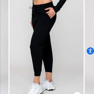 Birdie bee joggers size medium in black.